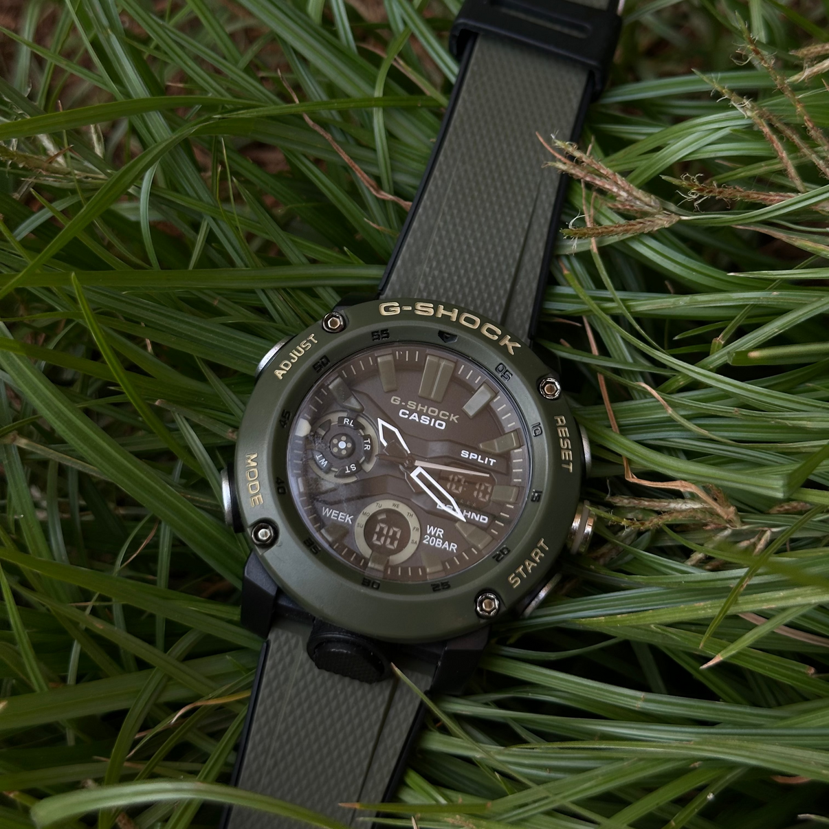 Montre sport pour homme en carbone