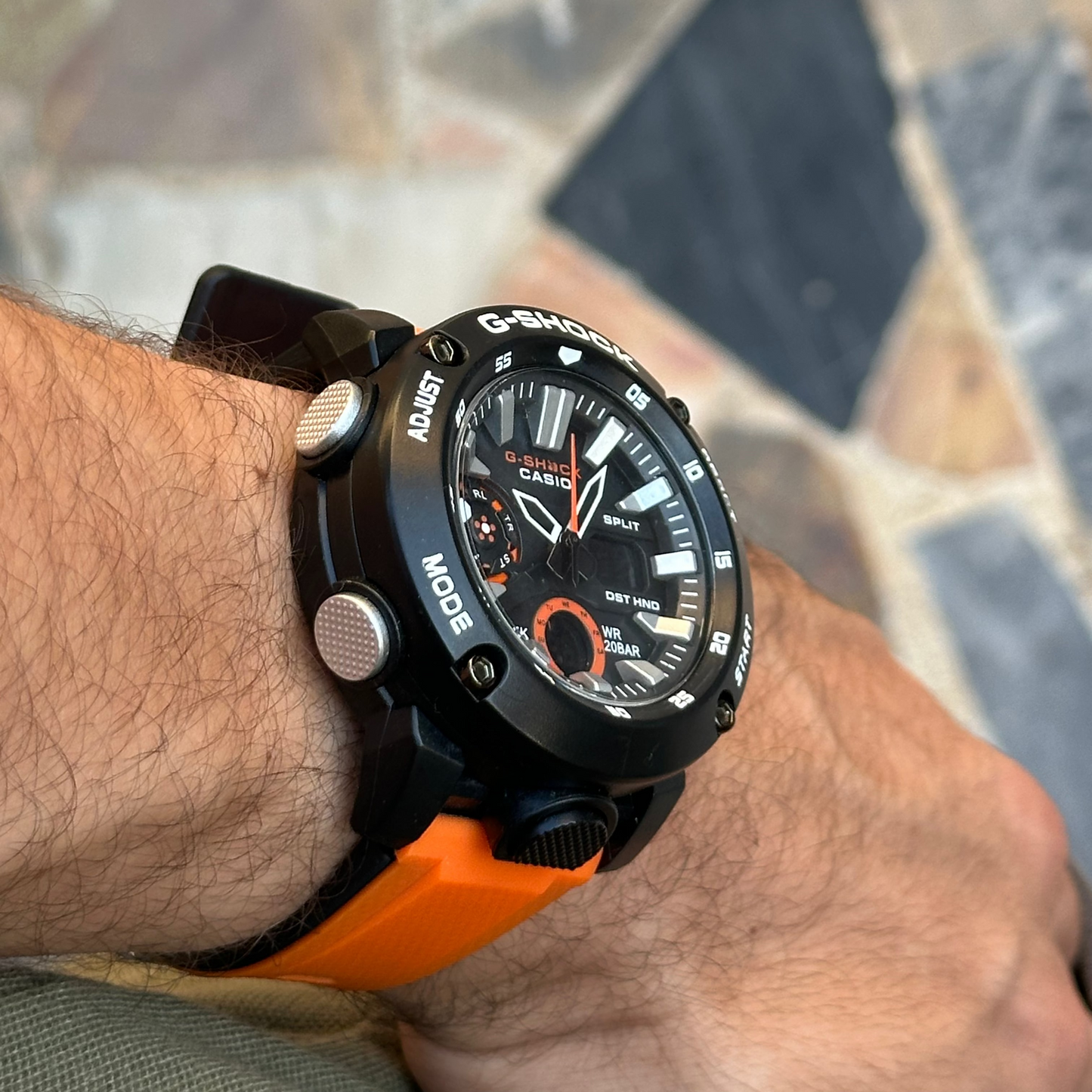 Montre sport pour homme en carbone